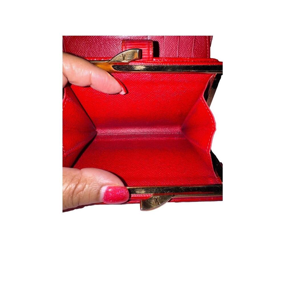 Louis Vuitton Castilian Red Epi Porte Monnaie Billets Viennois Wallet - Picture 15 of 16